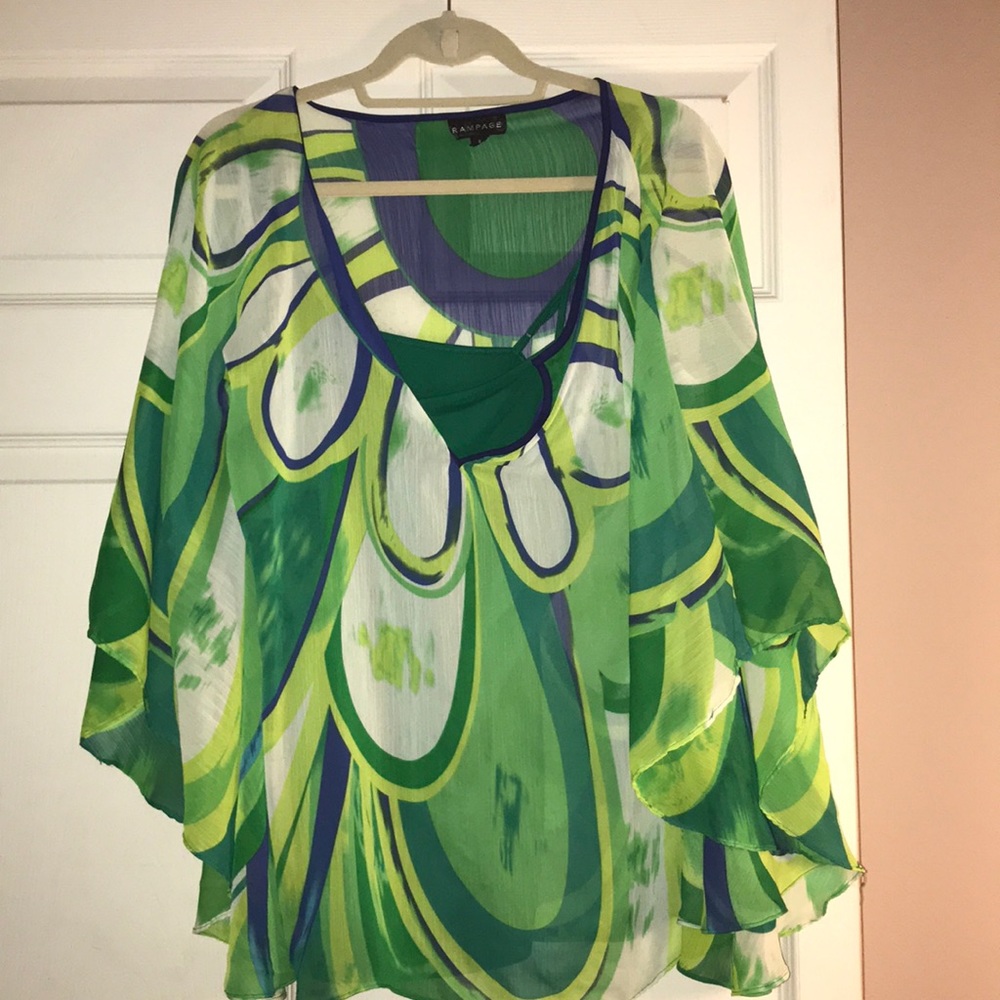 Super cute vacay top!!